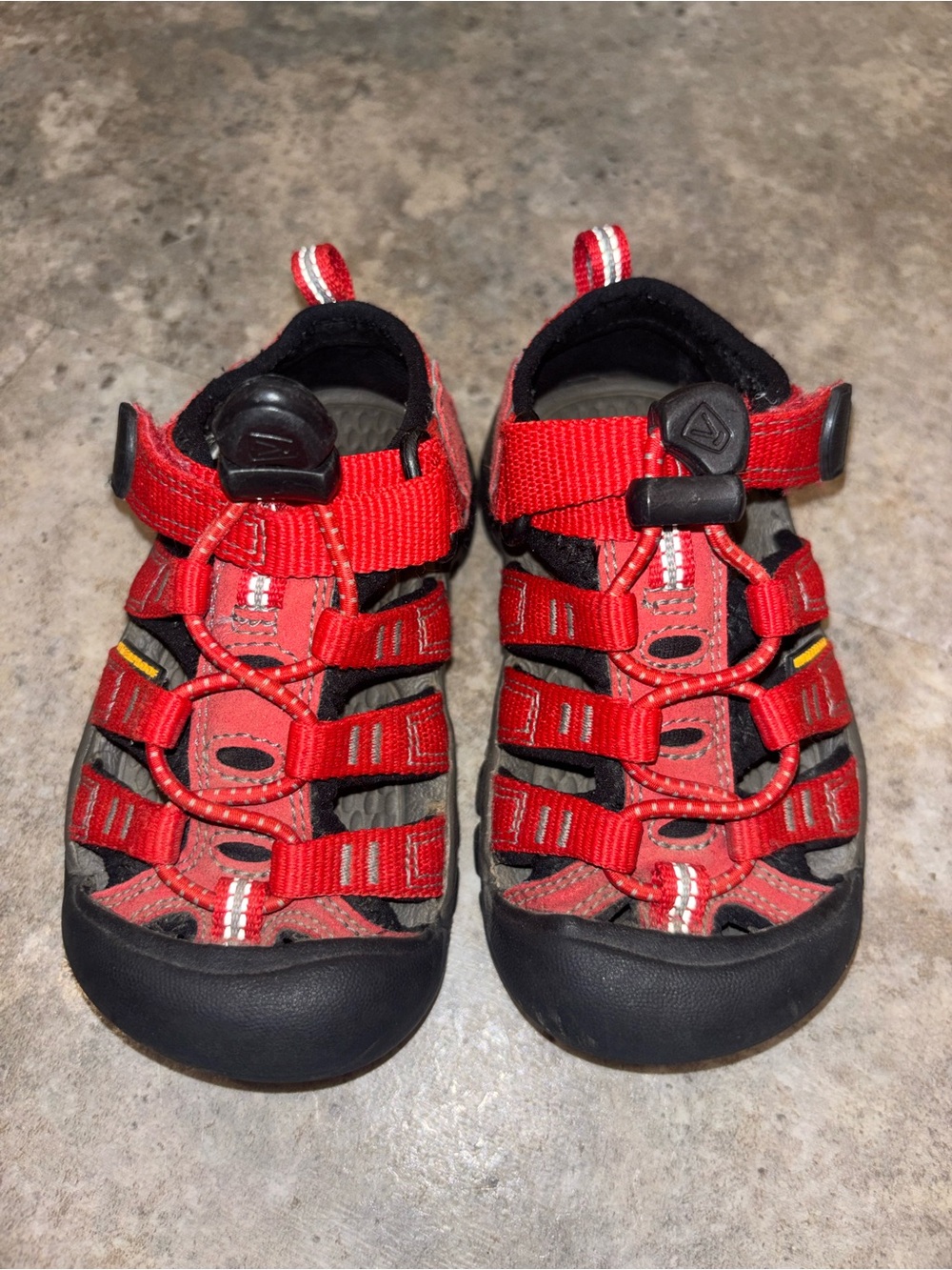Kids Red Closed-Toe Sport Sandals size 8